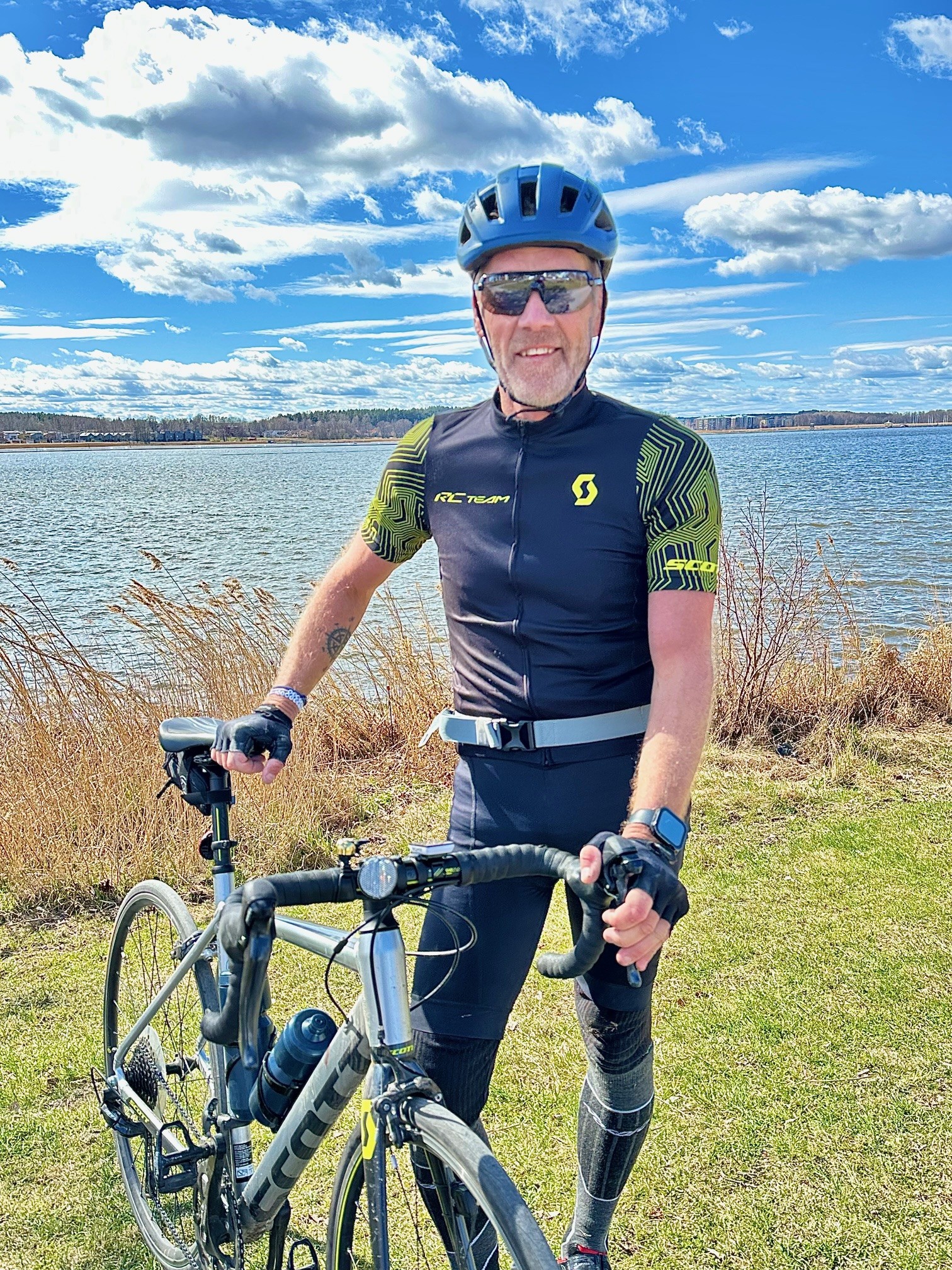 Freddy på cykel
